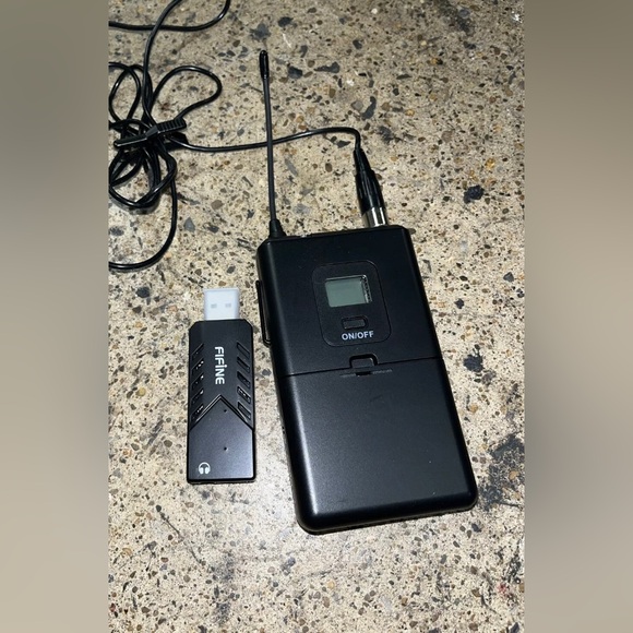 Fifine Technology Lavalier/Headset Wireless Microphone K031 UHF 565-584 - Picture 5 of 6